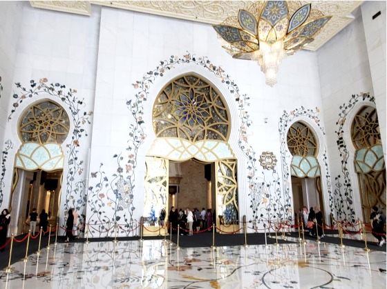 interior Abu Dhabi Grand Mosque