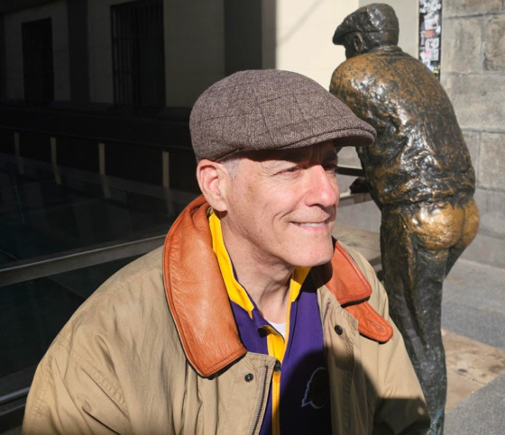 Man in a Hat statue Madrid